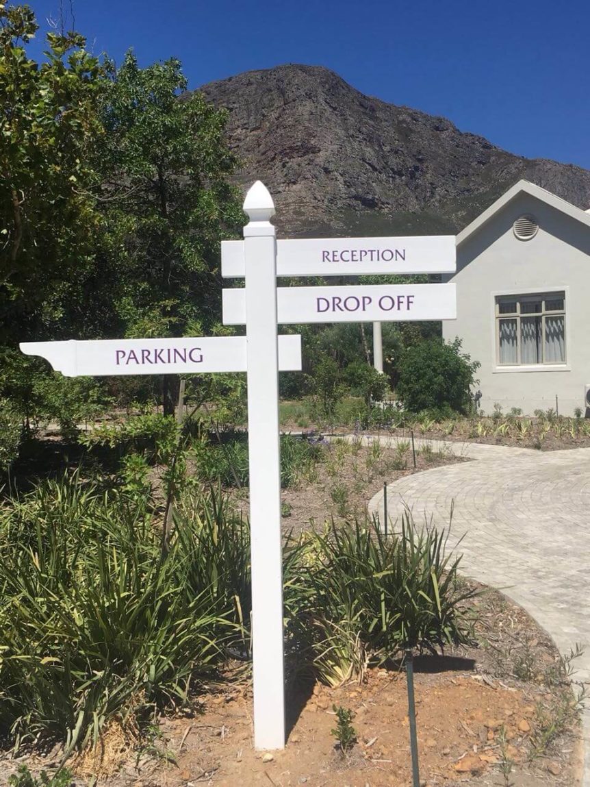 sign-posts-absolut-fencing